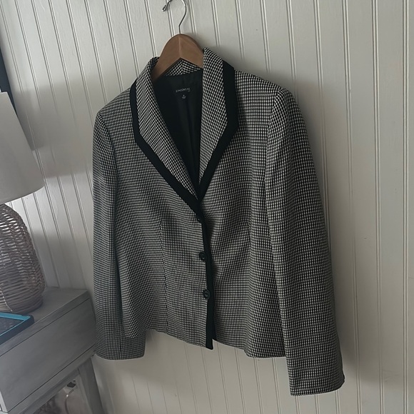 Like new! Jones Wear Black and White Blazer with Notched Lapel sz 18 - Picture 7 of 13